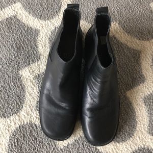 Aerosols leather boots